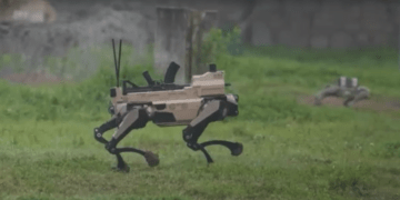 Άσκηση με ρομποτικά «σκυλιά» και μη επανδρωμένα χερσαία οχήματα (UGVs στην Κίνα!!!