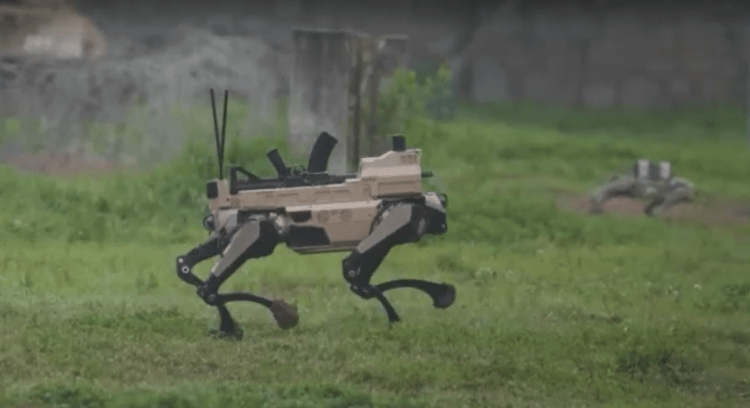 Άσκηση με ρομποτικά «σκυλιά» και μη επανδρωμένα χερσαία οχήματα (UGVs στην Κίνα!!!