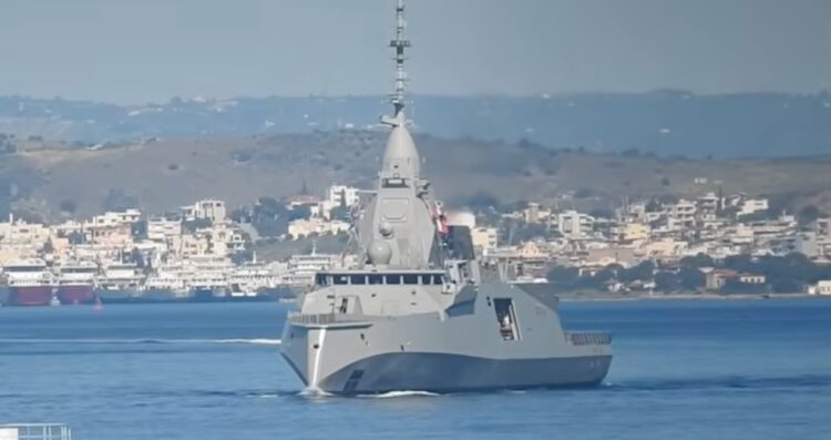 Η φρεγάτα «Κίμων» στον Πειραιά: Μήνυμα ισχύος με Μητσοτάκη και Μακρόν(vid)