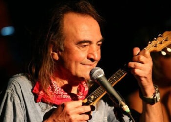 Σαν σήμερα :Ο Νίκος Παπάζογλου πέθανε στην Θεσσαλονίκη στις 17 Απριλίου 2011, χάνοντας την μάχη με τον καρκίνο