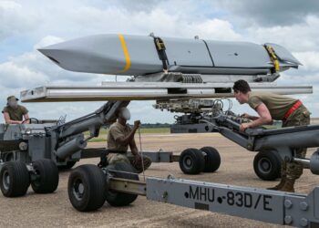 Οι ΗΠΑ μετέφεραν το σύνολο των stealth πυραύλων τους τύπου «JASSM-ER» στην περιοχή του Ιράν,