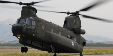 Με τη συνδρομή βαρέως τύπου ελικοπτέρου Chinook πραγματοποιήθηκε η  μεταφορά του Ε/Π Augusta Bell