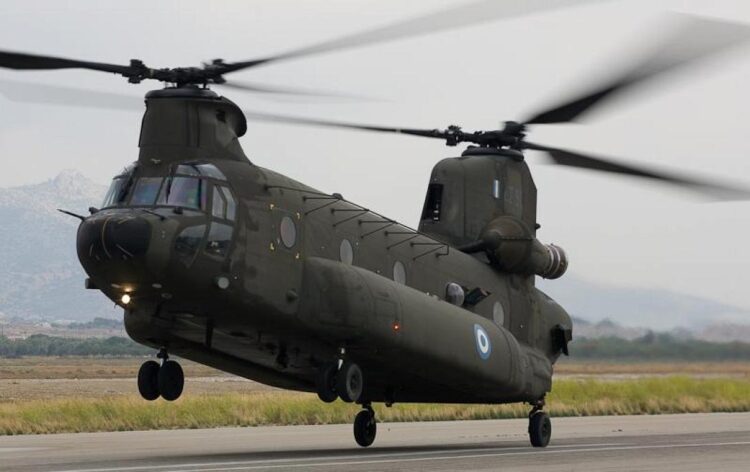 Με τη συνδρομή βαρέως τύπου ελικοπτέρου Chinook πραγματοποιήθηκε η  μεταφορά του Ε/Π Augusta Bell