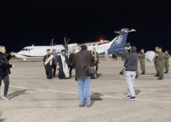 Έφτασε  το Άγιο Φως στο αεροδρόμιο της Νέας Αγχιάλου …(φωτό)