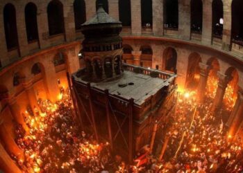 Άγιο Φως: Στα Ιεροσόλυμα η ελληνική αποστολή – Στις 19:00 η άφιξη στην Αθήνα