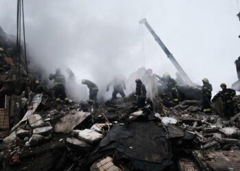 Ουκρανία: Νεκροί και τραυματίες από ρωσικά πλήγματα στο Ντνίπρο