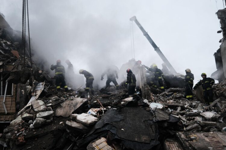 Ουκρανία: Νεκροί και τραυματίες από ρωσικά πλήγματα στο Ντνίπρο