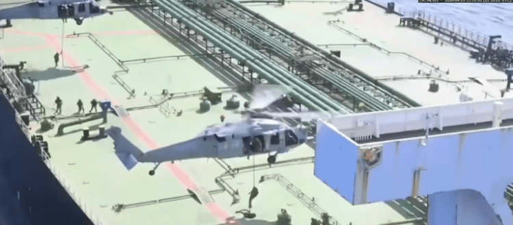 Βίντεο από το ρεσάλτο των ΗΠΑ σε ιρανικό τάνκερ στον Ινδικό Ωκεανό – Επιχείρηση επιβίβασης σε «σκιώδες» πλοίο