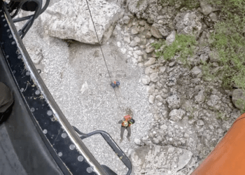 Eπιχείρηση διάσωσης στο Φαράγγι του Βίκου – Super Puma μετέφερε τραυματία στα Ιωάννινα