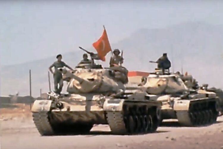 Οι Τούρκοι κατέβασαν 15 άρματα μάχης στην Νεκρή ζώνη της Κύπρου