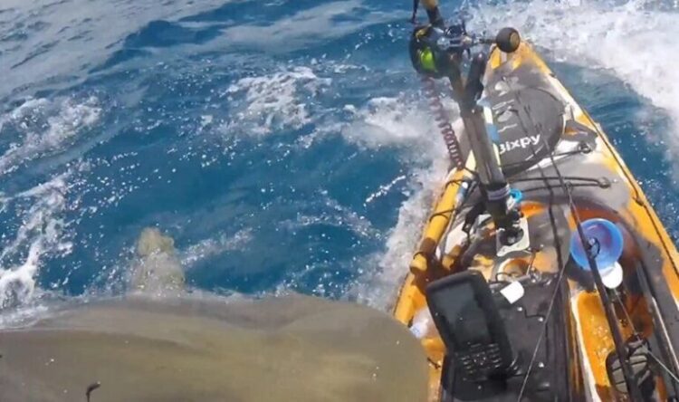 Μόνο τυχαίο αλιευτικό δεν ήταν το σκάφος δίπλα στο Ελληνικό Υποβρύχιο…