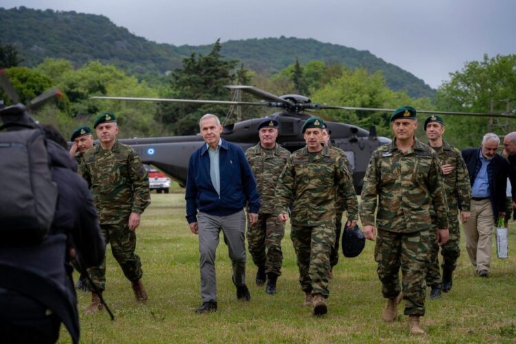 O ΥΦΕΘΑ Δαβάκης επισκέφθηκε την 1η Ταξιαρχία Καταδρομών – Αλεξιπτωτιστών (1ηΤΑΞ ΚΔ-ΑΛ «Ελ Αλαμέιν»)