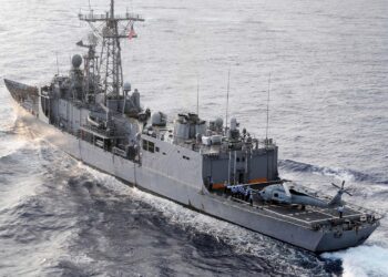 Ιράν: Ανακοίνωσε πλήγμα σε αμερικανικό πολεμικό πλοίο στα Στενά του Ορμούζ – Διάψευση από Ουάσινγκτον