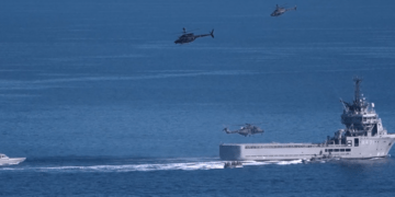 Εντυπωσιακή επίδειξη ισχύος από τις Ελληνικές Ειδικές Δυνάμεις παρουσία του Γάλλου Αρχηγού Ενόπλων Δυνάμεων