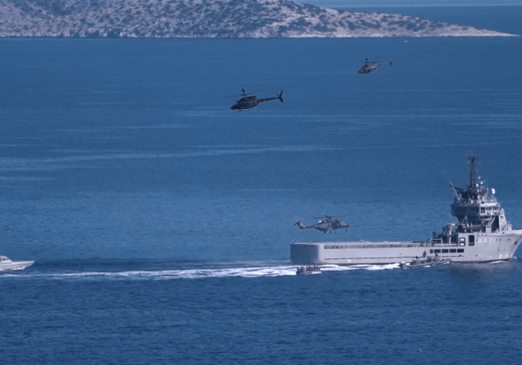Εντυπωσιακή επίδειξη ισχύος από τις Ελληνικές Ειδικές Δυνάμεις παρουσία του Γάλλου Αρχηγού Ενόπλων Δυνάμεων