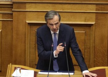 Σαμαράς κατά κυβέρνησης: «Πόσο θα εξευτελιστούν οι θεσμοί;»