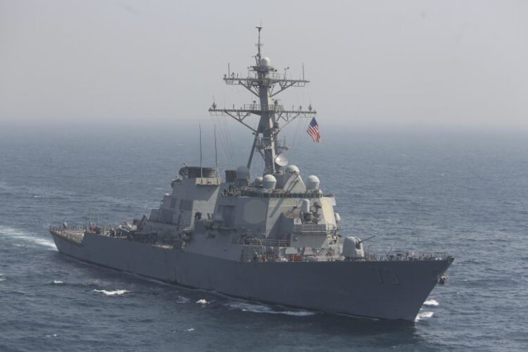CENTCOM: «Ψευδή» τα σενάρια για συνοδεία πλοίων στα Στενά του Ορμούζ