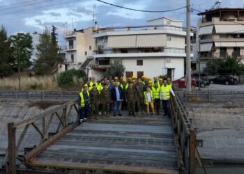 Σε μία νύχτα γέφυρα στον Κηφισό: Εντυπωσιακή επιχείρηση του Στρατού στη Νέα Φιλαδέλφεια