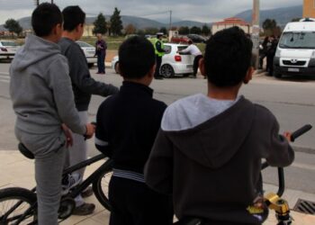 Αστυνομικοί της ομάδας ΔΙΑΣ δέχθηκαν επίθεση από ομάδα 80 Ρομά στα Άνω Λιόσια,
