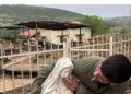 Ισραηλινός Οπλίτης βεβηλώνει την Παναγιά  στον Νότιο Λίβανο