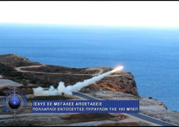 «Με Αρετή και Τόλμη»: Εκπαίδευση μαχητών, αντιπυρική άσκηση και πυραυλικά συστήματα στην εκπομπή της Κυριακής