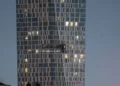 Μόσχα: Ουκρανικό μη επανδρωμένο αεροσκάφος έπληξε πολυκατοικία λίγες ημέρες πριν την παρέλαση της νίκης