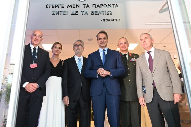 Μητσοτάκης και Δένδιας εγκαινίασαν το νέο «κέντρο κυβερνοπολέμου» των Ενόπλων Δυνάμεων