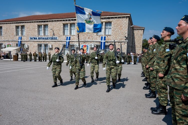 Δαβάκης: «Καλή δύναμη στους νέους οπλίτες» στην ορκωμοσία της 2026 Β’ ΕΣΣΟ