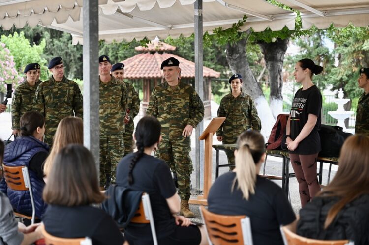 Ο Αρχηγός ΓΕΣ στην υποδοχή της Β’ ΕΣΣΟ και των πρώτων εθελοντριών