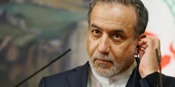 Αραγτσί: «Καμία ξένη παρέμβαση στα Στενά του Ορμούζ» – Προειδοποιεί για νέα έκρηξη της έντασης