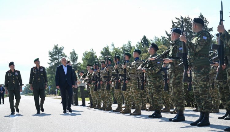 Δένδιας από τον Αυλώνα: Στόχος η δημιουργία 150.000 ενεργών Εφέδρων