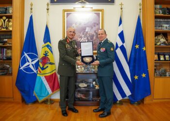 Χούπης – Χαϊκάλ: Ενίσχυση στρατιωτικής συνεργασίας Ελλάδας και Λιβάνου