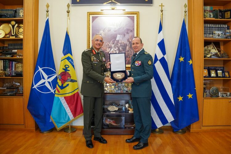 Χούπης – Χαϊκάλ: Ενίσχυση στρατιωτικής συνεργασίας Ελλάδας και Λιβάνου