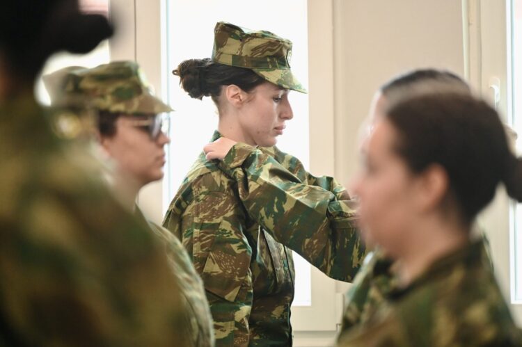 Εθελόντριες γυναίκες κατατάχθηκαν στον Στρατό Ξηράς