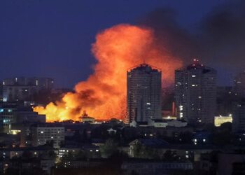 Νέα ρωσική επίθεση στο Κίεβο…3 νεκροί και 51 τραυματίες