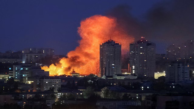 Νέα ρωσική επίθεση στο Κίεβο…3 νεκροί και 51 τραυματίες