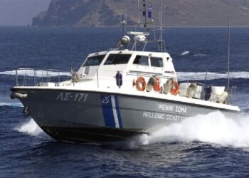Πτώση ελικοπτέρου Apache των ΗΠΑ στα Στενά του Ορμούζ