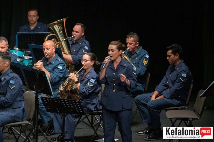Η Μπάντα της Πολεμικής Αεροπορίας ενθουσίασε το κοινό στον «Κέφαλο»