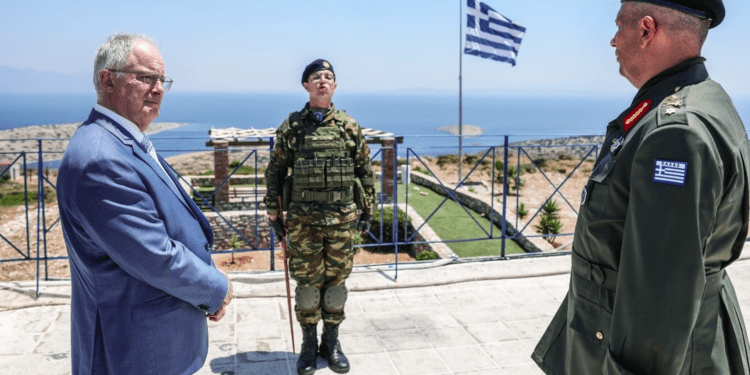 Στο Επιτηρητικό Φυλάκιο Αγαθονησίου με υπηρεφάνια…Ο ΠτΔ