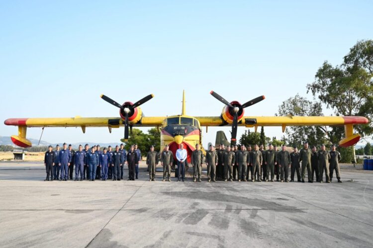 Στην Μοίρα των Πυροσβεστικών Αεροσκαφών (355 ΜΤΜ) ο ΥΕΘΑ (video)
