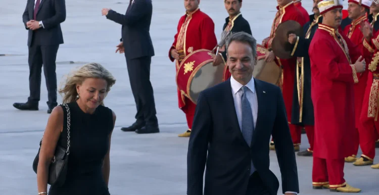 Οθωμανικό εμβατήριο στην υποδοχή Μητσοτάκη από τον Ερντογάν στην Άγκυρα