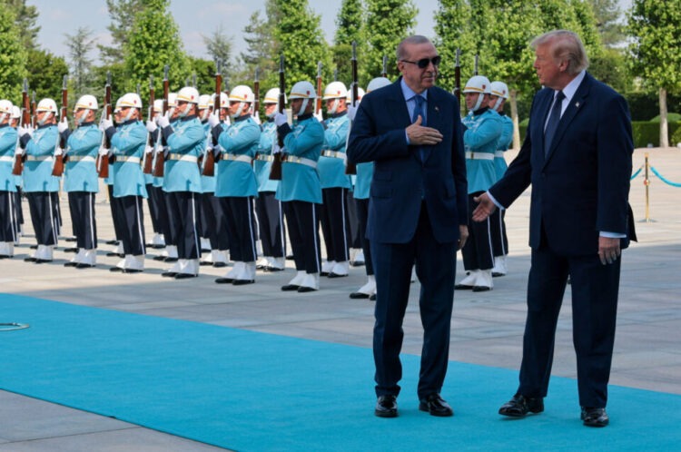 Ο Τραμπ κατηγόρησε την Ιταλία, τη Γερμανία και τη Γαλλία ότι αρνήθηκαν να στηρίξουν τις ΗΠΑ