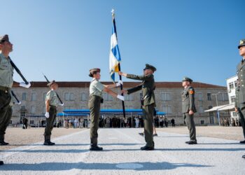 Απονομή πτυχίων στους νέους Μόνιμους Λοχίες της ΣΜΥ από τον ΥΦΕΘΑ Θανάση Δαβάκη