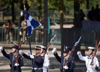 H Ελλάδα συμμετείχε με ένα πεζοπόρο τμήμα 21 ατόμων από τον Διακλαδικό Λόχο Απόδοσης Τιμών, 6 H Ελλάδα συμμετείχε με ένα πεζοπόρο τμήμα 21 ατόμων από τον Διακλαδικό Λόχο Απόδοσης Τιμών,