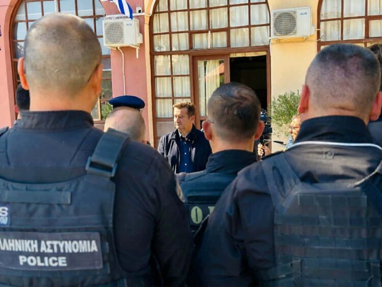 Στο πλευρό των προφυλακισμένων Αστυνομικών Ο δήμαρχος τους Άργους 1 Στο πλευρό των προφυλακισμένων Αστυνομικών Ο δήμαρχος τους Άργους