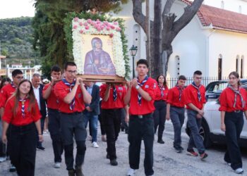 Με ιδιαίτερη λαμπρότητα πραγματοποιήθηκε η περιφορά της εικόνας της Αγίας Παρασκευής