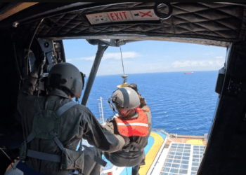 Super Puma της Πολεμικής Αεροπορίας πραγματοποίησε αεροδιακομιδή από κρουαζιερόπλοιο ανοιχτά της Λέσβου