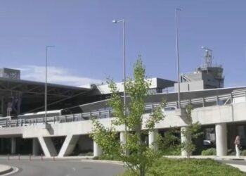 Πτήση Θεσσαλονίκη – Μόναχο: Έσπασε παράθυρο στον αέρα και τραυματίστηκε επιβάτης 6 Πτήση Θεσσαλονίκη – Μόναχο: Έσπασε παράθυρο στον αέρα και τραυματίστηκε επιβάτης