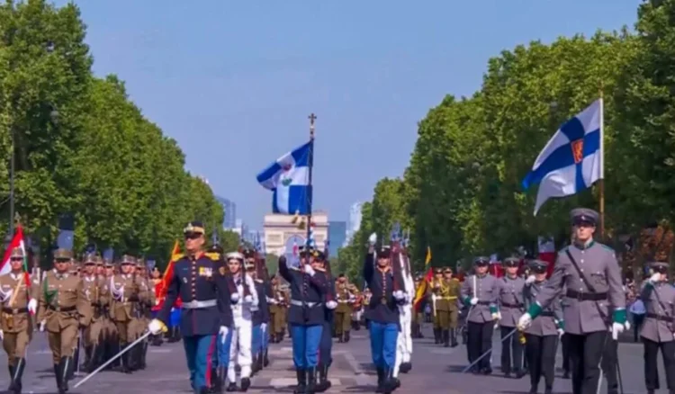Η Ελλάδα έδωσε το «παρών» στο Παρίσι με Rafale και πεζοπόρο τμήμα – Το μήνυμα Δένδια 1 Η Ελλάδα έδωσε το «παρών» στο Παρίσι με Rafale και πεζοπόρο τμήμα – Το μήνυμα Δένδια
