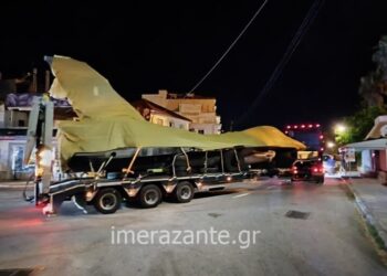 Ζάκυνθος: Φορτώθηκε σε πλοίο το F-16 που πραγματοποίησε αναγκαστική προσγείωση